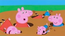 小猪佩奇、乔治和猪妈妈一起跳泥坑，儿童益智拼图游戏