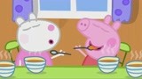 小猪佩奇：佩奇和大家一起在喝汤，并对羚羊夫人说好喝
