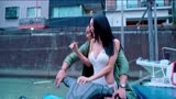 《唐人街探案3》：泰拳冠军强行抢游艇，把美女吓傻了，什么时代