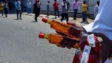 非喝不可？印度1天2起喝假酒致死事件，13人死亡20多人入院治疗