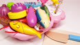 粉浴缸里堆满了五颜六色的海鲜切切乐蔬菜切切切过家家玩具