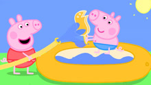 小猪佩奇和乔治怎么在水池里玩游戏？