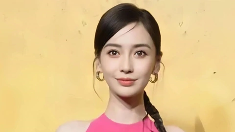 线上看 为何杨颖对露背礼服避之不及？一段视频曝光，才知是担心暴露尴尬 (2025) 带字幕 中文配音