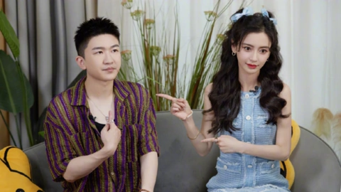 线上看 演员李心月自曝遭受不公平对待，点名杨颖张大大，疑遭两人霸凌 (2025) 带字幕 中文配音